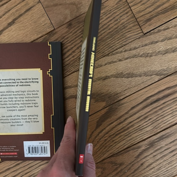 Scholastic MINECRAFT (3 books)  Handbooks: Construction, Redstone, Essential - Picture 11 of 12